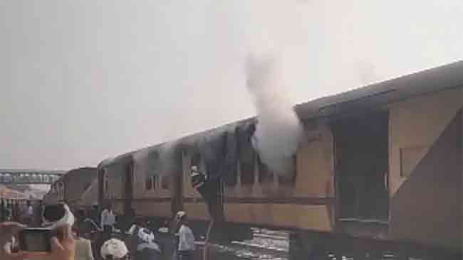 Nanded Train Fire : नांदेडमध्ये पॅसेंजर ट्रेनला भीषण आग