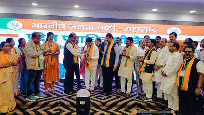 Suresh Lad : तीन वेळा राष्ट्रवादीचे आमदार राहिलेले सुरेश लाड भाजपवासी