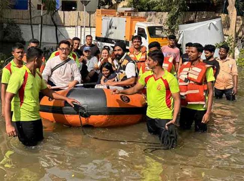 Cyclone Michuang: चेन्नईच्या मिचाँग वादळात २४ तास अडकून होता आमिर खान, अशी झाली सुटका