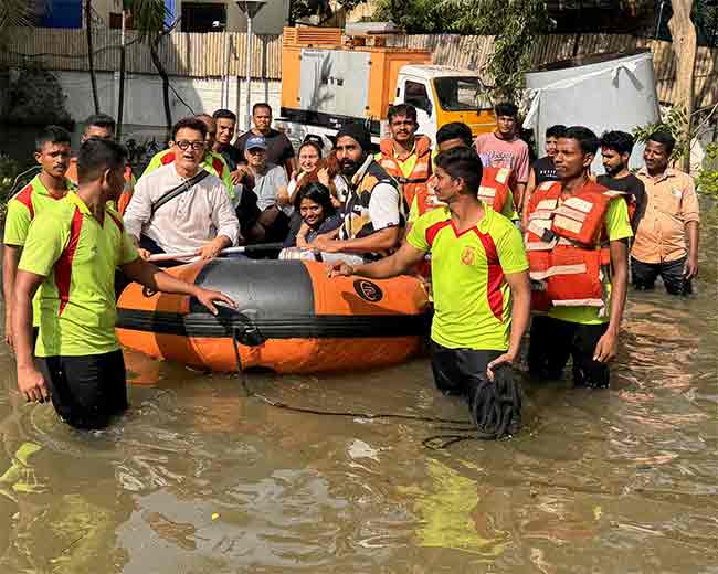 Cyclone Michuang: चेन्नईच्या मिचाँग वादळात २४ तास अडकून होता आमिर खान, अशी झाली सुटका