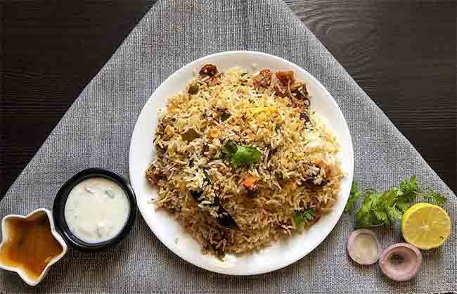 पिझ्झा-बर्गर नाही तर Swiggy वर सलग ८व्या वर्षी बिर्याणीचेच राज्य, प्रत्येक सेकंदाला इतक्या ऑर्डर