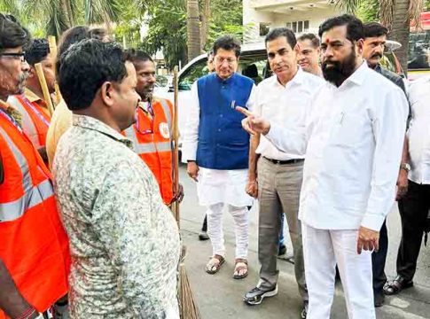 'खरा हिरो स्वच्छता कर्मचारी'