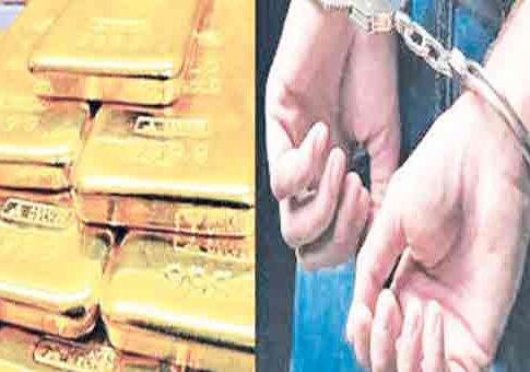 Gold Smuggling : कुंपणच शेत खातं...