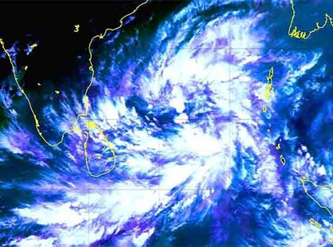 Cyclone Michaung Update : मिचाँग चक्रीवादळाचा दक्षिणेकडील राज्यांना फटका; १४४ ट्रेन्स रद्द तर शाळाही बंद