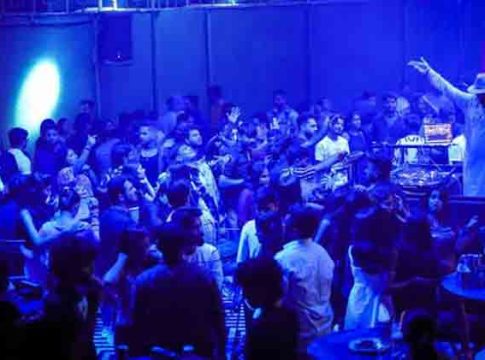 मध्यरात्री उशीरापर्यंत चालणा-या पुण्यातील दहा हॉटेल्स आणि पबवर कारवाई
