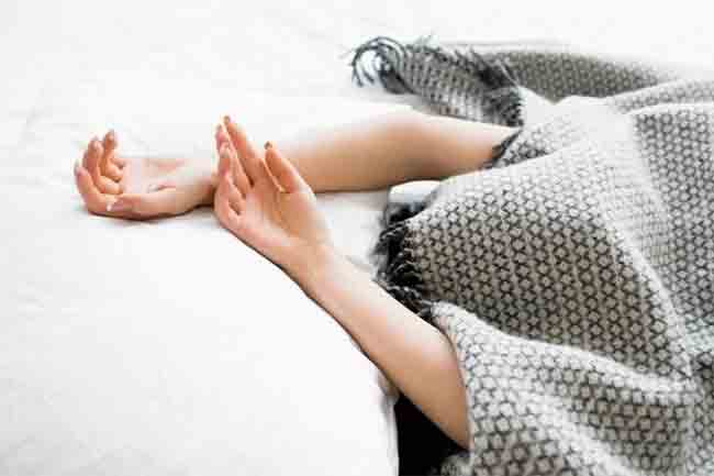 Health : तुम्ही तोंडावर चादर घेऊन झोपता का? तर हे जरूर वाचा