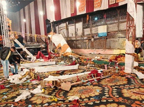 Kalkaji Mandir : कालकाजी मंदिरात जागरणादरम्यान कोसळला स्टेज; एका महिलेचा मृत्यू तर १७ जखमी