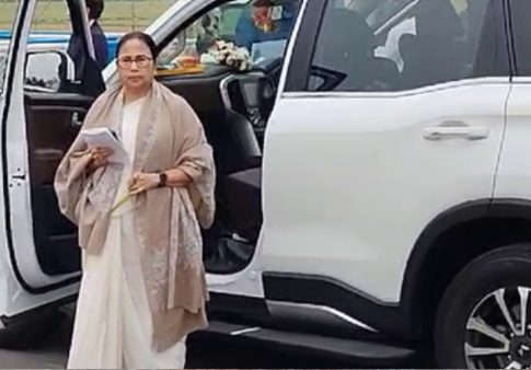 Mamata Banerjee : अपघातांचे शुक्लकाष्ठ संपेना! ममता बॅनर्जी पुन्हा पडल्या पण थोडक्यात बचावल्या...
