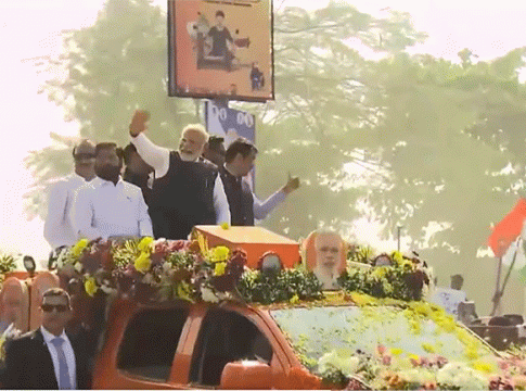 PM Narendra Modi in Nashik : भव्य रोड शो, काळाराम मंदिर, गोदावरीची आरती... कसा चालू आहे पंतप्रधानांचा नाशिक दौरा?