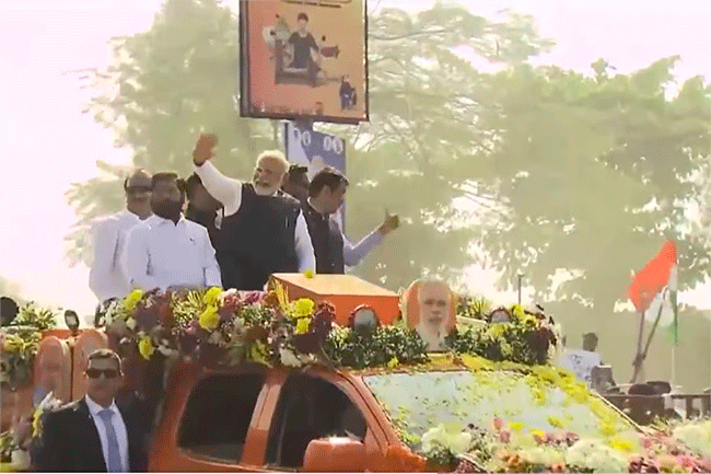 PM Narendra Modi in Nashik : भव्य रोड शो, काळाराम मंदिर, गोदावरीची आरती… कसा चालू आहे पंतप्रधानांचा नाशिक दौरा?