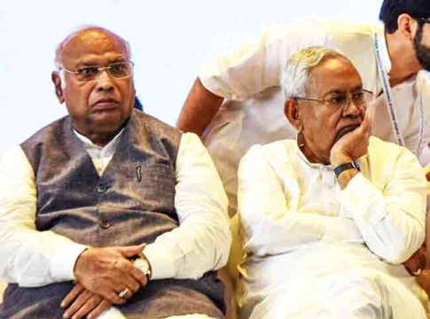 Mallikarjun Kharge : मल्लिकार्जुन खरगे यांना इंडिया आघाडीचे अध्यक्ष निवडल्याने नितीश कुमार नाराज?