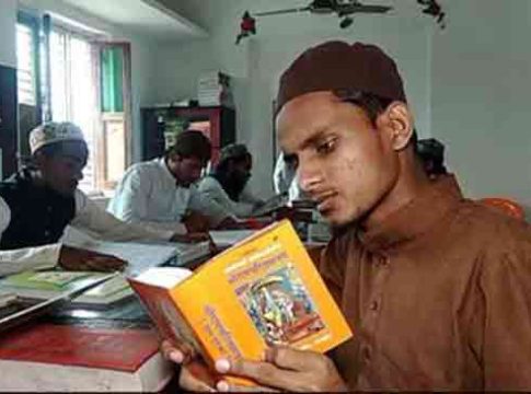 आता मदरशांमध्ये कुराण सोबत रामायण शिकवणार!