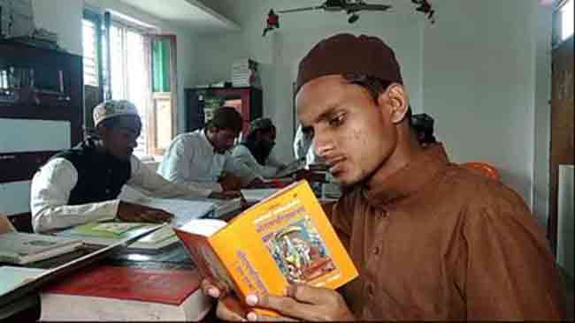 आता मदरशांमध्ये कुराण सोबत रामायण शिकवणार!