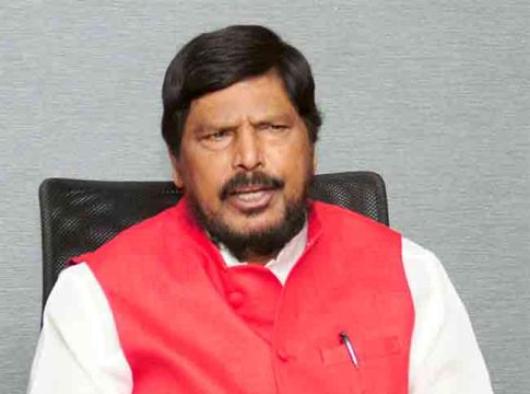 ‘लाडक्या बहिणींना अधिक निधी देण्याचे आश्वासन सरकारने पाळावे’