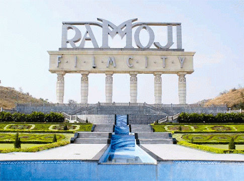 Ramoji Film City : रामोजी फिल्म सिटीमध्ये स्टेजवरुन कोसळल्याने मोठ्या कंपनीच्या सीईओचा मृत्यू