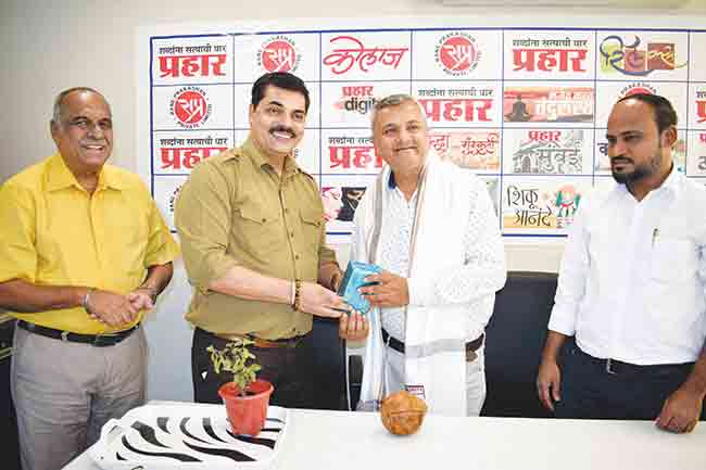 BMC नोकरी सोडून वर्षाला ३ कोटी कमवणारा कोण हा अवलिया?