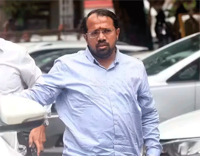 Thackeray group : ठाकरे गटाला मोठा धक्का! आदित्य ठाकरेंचा निकटवर्तीय सूरज चव्हाण अटकेत