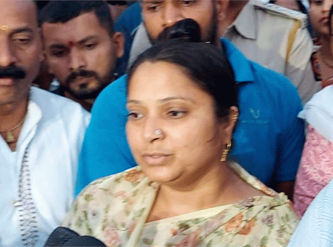 Sharad Mohol Murder : हत्येनंतर मोहोळची पत्नी म्हणाली, 'माझा नवरा हिंदुत्ववादाचं काम करायचा म्हणून...
