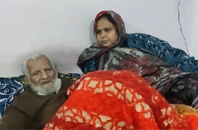 Viral Wedding video : ऐकावं ते नवलच! १०३ वर्षांच्या वृद्धाने थाटला ४९ वर्षीय महिलेशी संसार