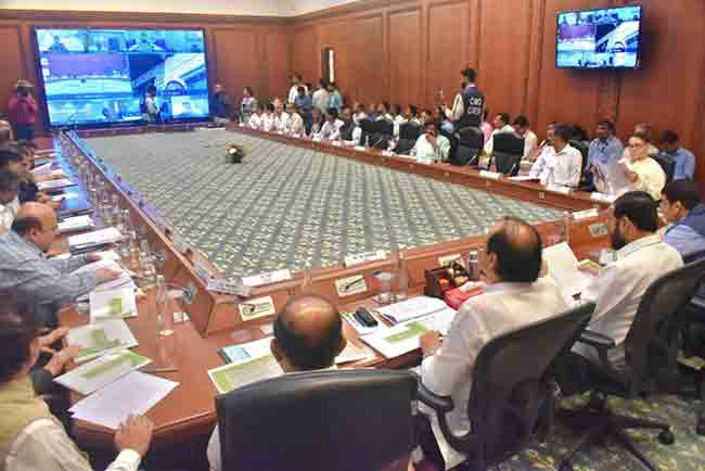 Maratha Reservation : मराठा आरक्षणासंदर्भातील सर्व्हेक्षणाचे काम बिनचूक करण्याचे मुख्यमंत्री एकनाथ शिंदे यांचे विभागीय आयुक्त, जिल्हाधिकाऱ्यांना निर्देश