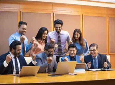 4-Day Work: आता या देशातही ४ दिवस काम, ३ दिवस आराम!