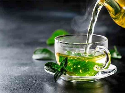 तिशीच्या नंतर रोज प्या हा खास चहा, चेहऱ्याची चमक वाढवेल आणि सुरकुत्या होतील कमी