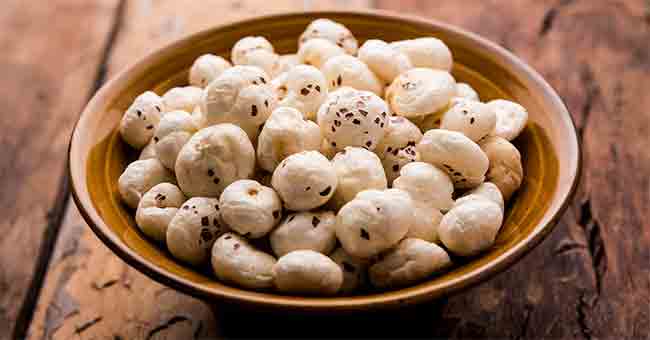 Weight Loss: वेट लॉससाठी नाश्त्यात असे खा मखाणे, फूड क्रेविंगपासूनही मिळेल सुटका
