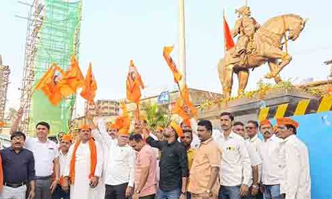 मीरा भाईंदरमध्ये मराठ्यांचा गुलाल उधळत जल्लोष