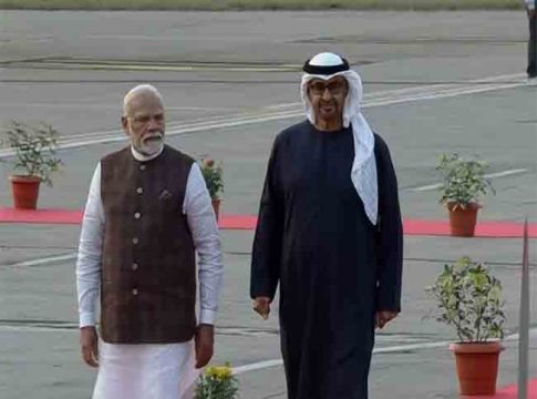 वायब्रंट गुजरात ग्लोबल समिटमध्ये सहभागी होण्यासाठी पोहोचले UAEचे राष्ट्रपती, पंतप्रधान मोदींसोबत केला रोडशो
