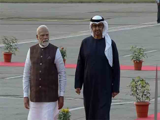 वायब्रंट गुजरात ग्लोबल समिटमध्ये सहभागी होण्यासाठी पोहोचले UAEचे राष्ट्रपती, पंतप्रधान मोदींसोबत केला रोडशो