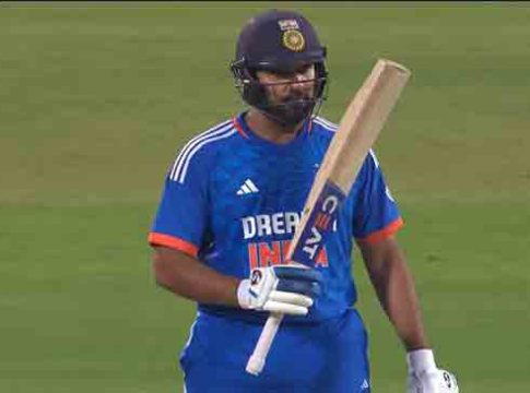 IND vs AUS : फक्त १० धावा करताच रोहित शर्मा रचणार इतिहास