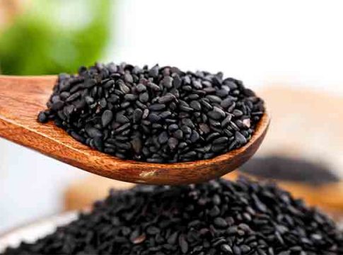 Health: या छोट्या बिया मोठ्या कामाच्या, महिलांनी थंडीत जरूर करावे याचे सेवन