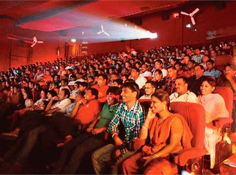 येत्या १ जूनपासून 'या' दोन राज्यांमध्ये थिएटर बंद होण्याची शक्यता