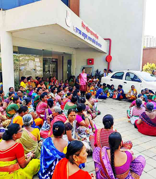 वन हक्क दावे निकाली काढण्यासाठी आदिवासी समाजाचे ठिय्या आंदोलन