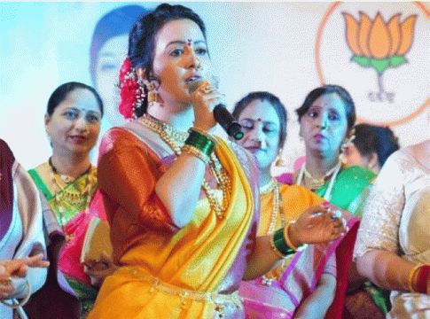 Amruta Fadnavis : देवेंद्रजींनी मारले नाकर्तेपणावर बाण आणि मी घेऊन आले विकासाचे वाण!