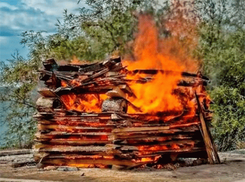 Odisha News : चिता जाळण्यापूर्वी घडला चमत्कार! चितेवरील महिलेने डोळे उघडले आणि...