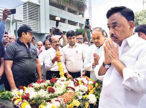 शिवसेनेच्या सुरुवातीपासूनच्या इतिहासाचा साक्षीदार पडद्याआड
