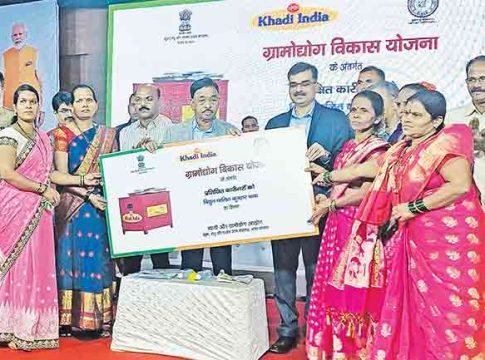 Narayan Rane : ‘माझ्यावर टीका करतात, ठाकरेंनी सिंधुदुर्गसाठी काय केले ते सांगावे’