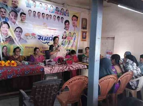 महिला एकत्र आल्याने विचारांची देवाण-घेवाण होते