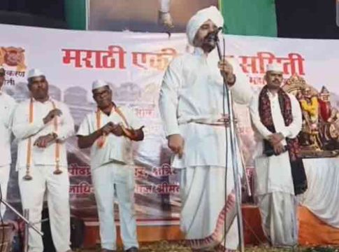 पोलिसांचा नाचगाण्याला पाठींबा, किर्तनाला विरोध