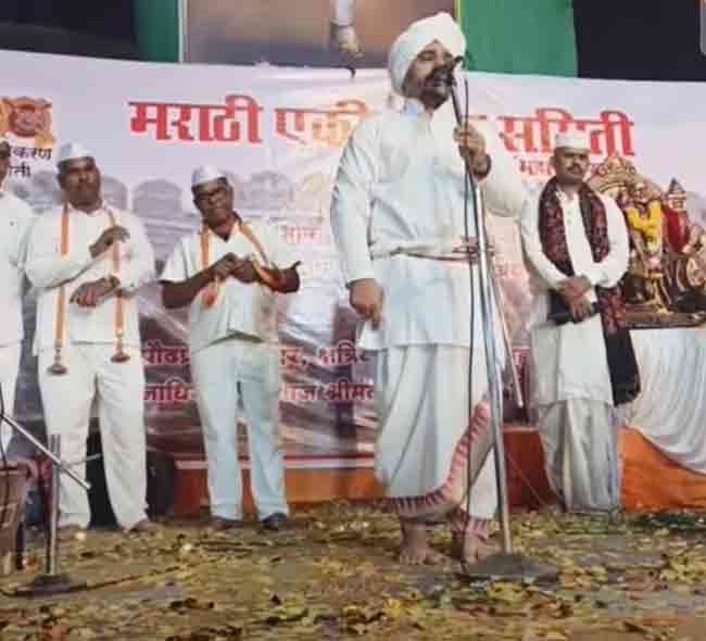 पोलिसांचा नाचगाण्याला पाठींबा, किर्तनाला विरोध