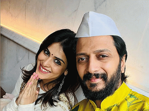अभिनेत्री जिनिलिया देशमुखने साजरी केली वटपौर्णिमा