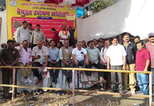 प्रलंबित मागण्यांसाठी एसटी कर्मचारी आक्रमक