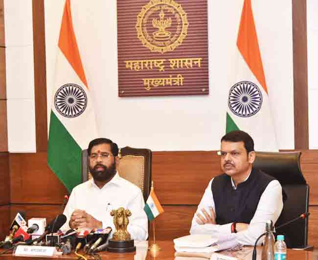 १२ माओवाद्यांचा खात्मा करणा-या गडचिरोली पोलिसांचे मुख्यमंत्र्यांकडून विशेष कौतुक