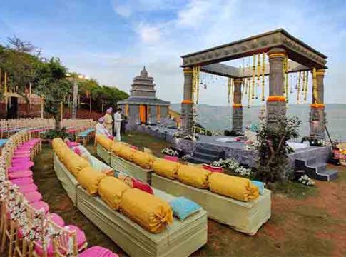 Destination Wedding: बजेट कमी आहे तर स्वस्तात असा प्लान करा गोव्यात डेस्टिनेशन वेडिंग