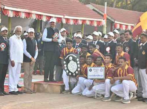 पोलीसांनी जनतेचे सेवक म्हणून काम करावे: उपमुख्यमंत्री देवेंद्र फडणवीस