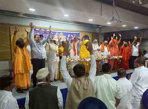 गोदा आरतीचे महाभारत:गरज पडल्यास लाठ्या काठ्या हातात घेणार ;पुन्हा बैठक नाही ;आता लढाई रस्त्यावरची