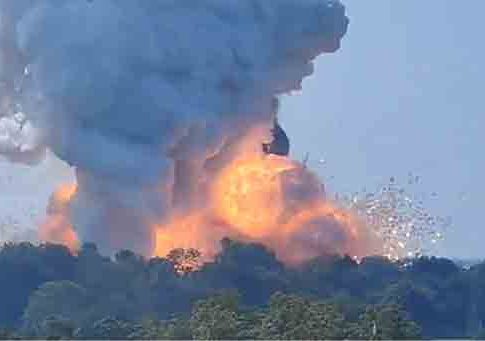 Blast: फटाका कंपनीत भीषण स्फोट, ८ जणांचा मृत्यू ३ जखमी