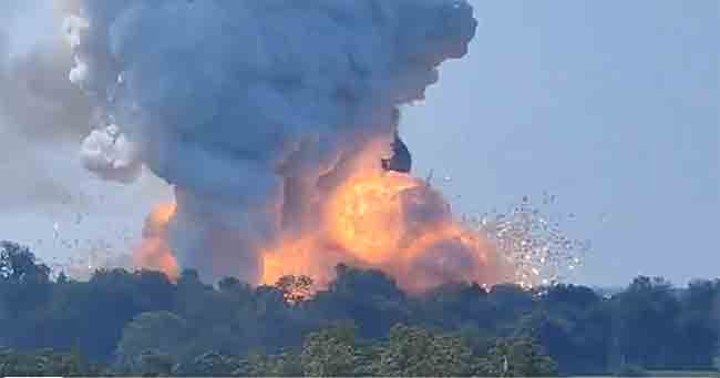 Blast: फटाका कंपनीत भीषण स्फोट, ८ जणांचा मृत्यू ३ जखमी