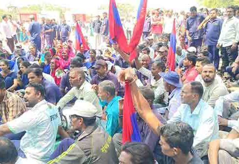 समान काम समान वेतन मागणीसाठी नवी मुंबई पालिकेच्या कंत्राटी कामगारांचा १ मेला मोर्चा